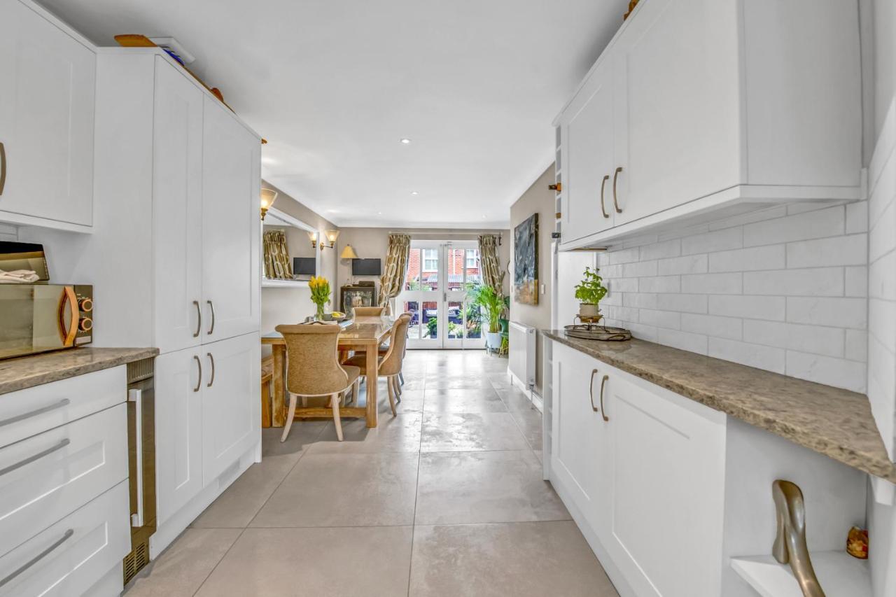 Stylish 3 Bedroom Townhouse For 5 Guests, Set In The Medieval Grid With Off Street Parking Bury St. Edmunds Екстер'єр фото