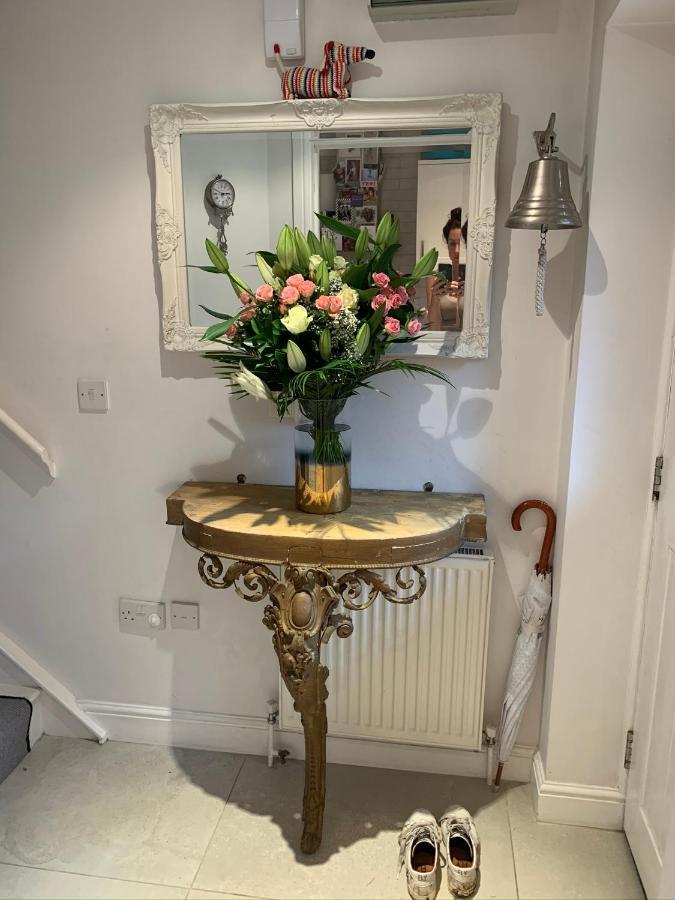 Stylish 3 Bedroom Townhouse For 5 Guests, Set In The Medieval Grid With Off Street Parking Bury St. Edmunds Екстер'єр фото