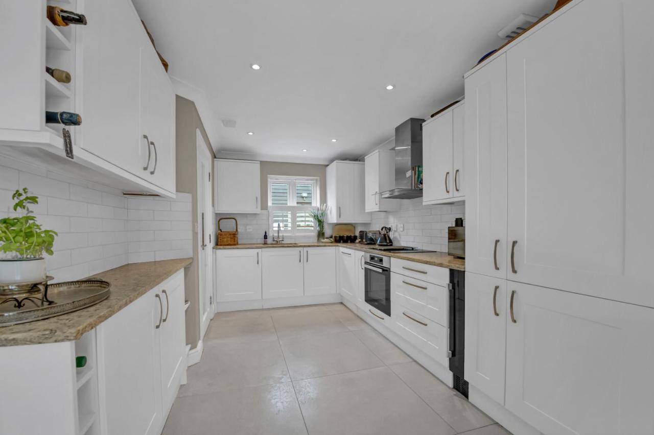 Stylish 3 Bedroom Townhouse For 5 Guests, Set In The Medieval Grid With Off Street Parking Bury St. Edmunds Екстер'єр фото